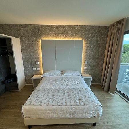 Hotel Franz Бибионе Екстериор снимка