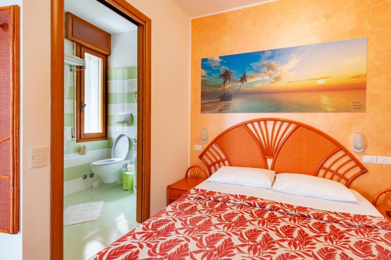 Hotel Franz Бибионе Екстериор снимка