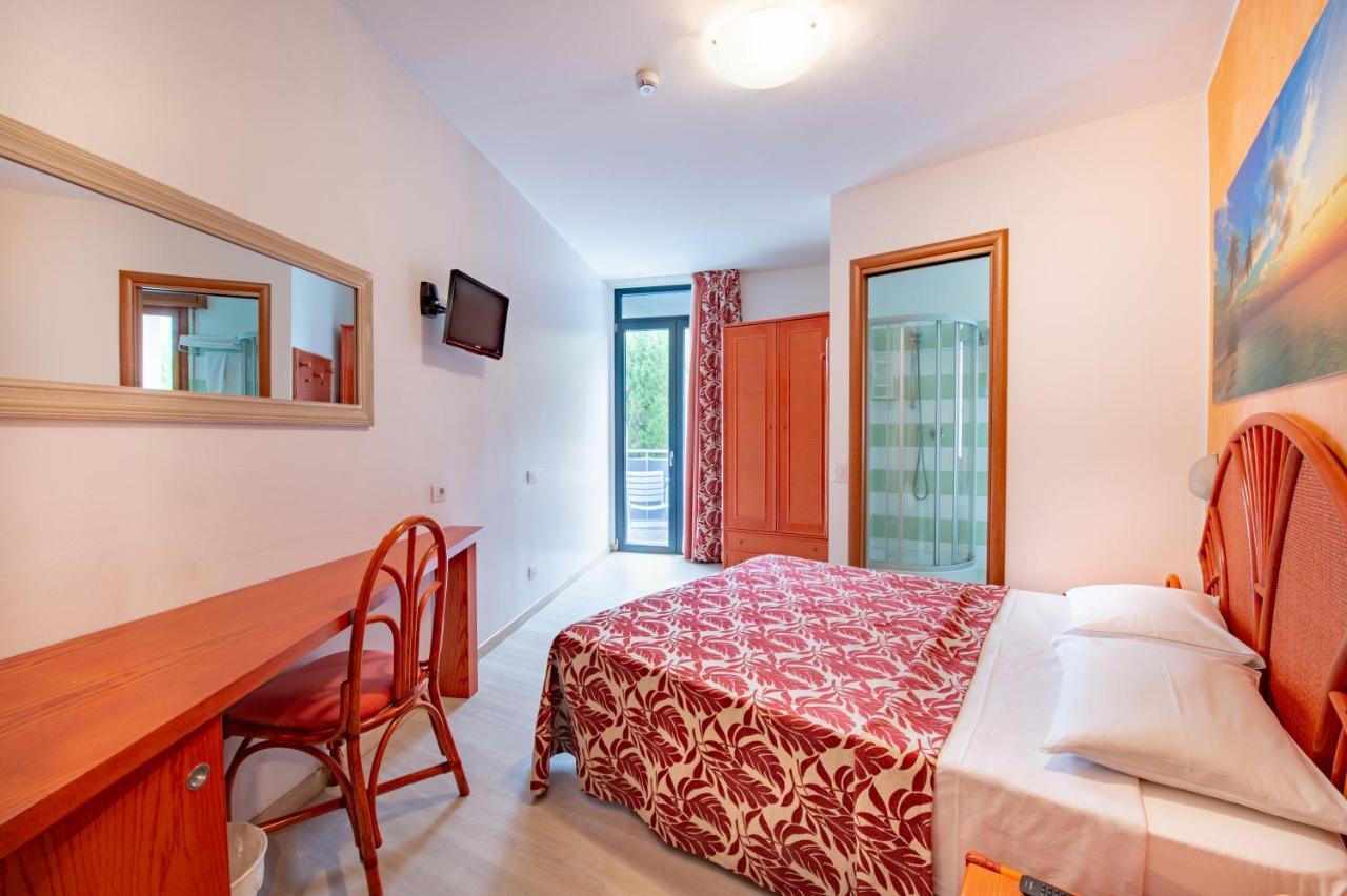 Hotel Franz Бибионе Екстериор снимка
