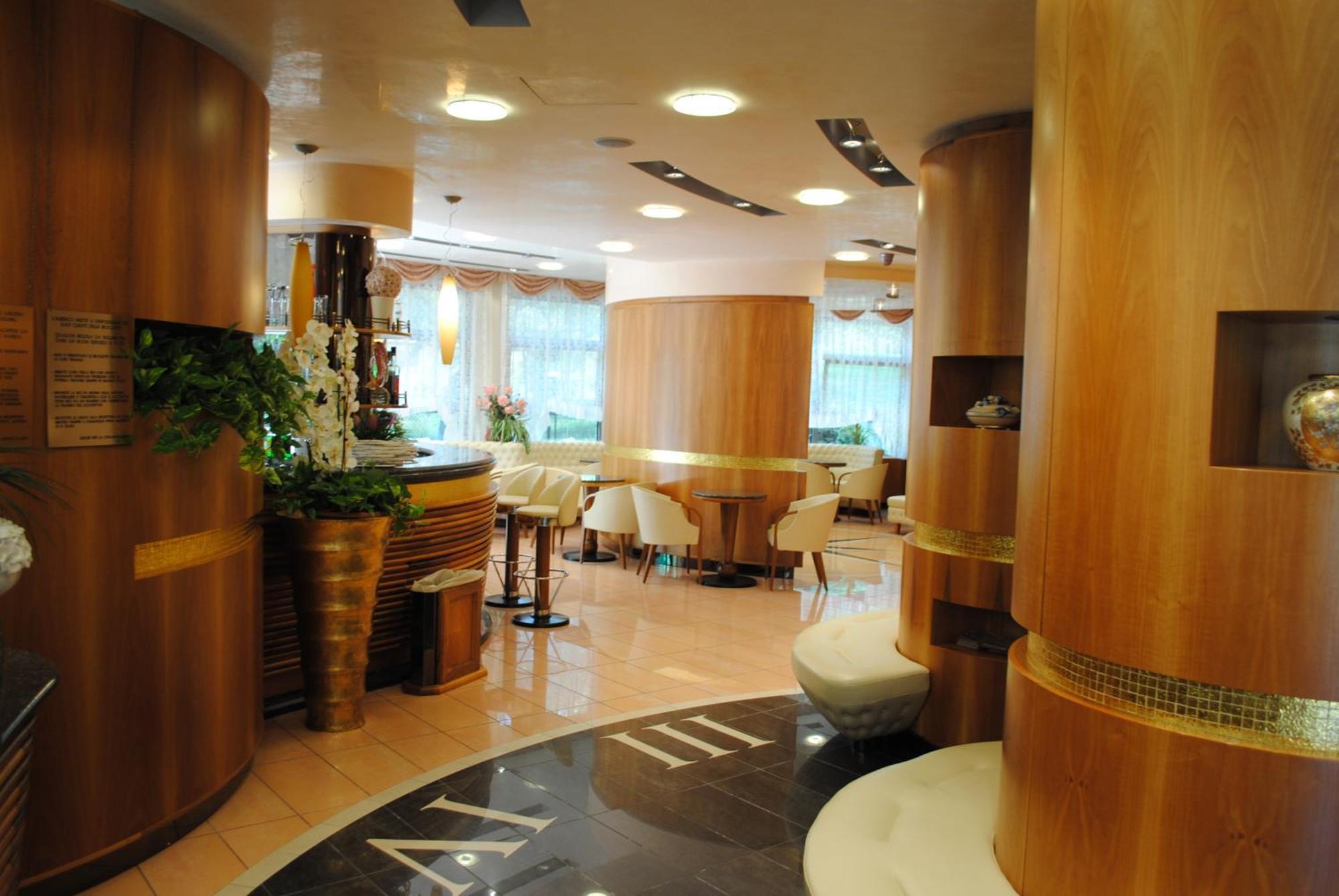 Hotel Franz Бибионе Екстериор снимка