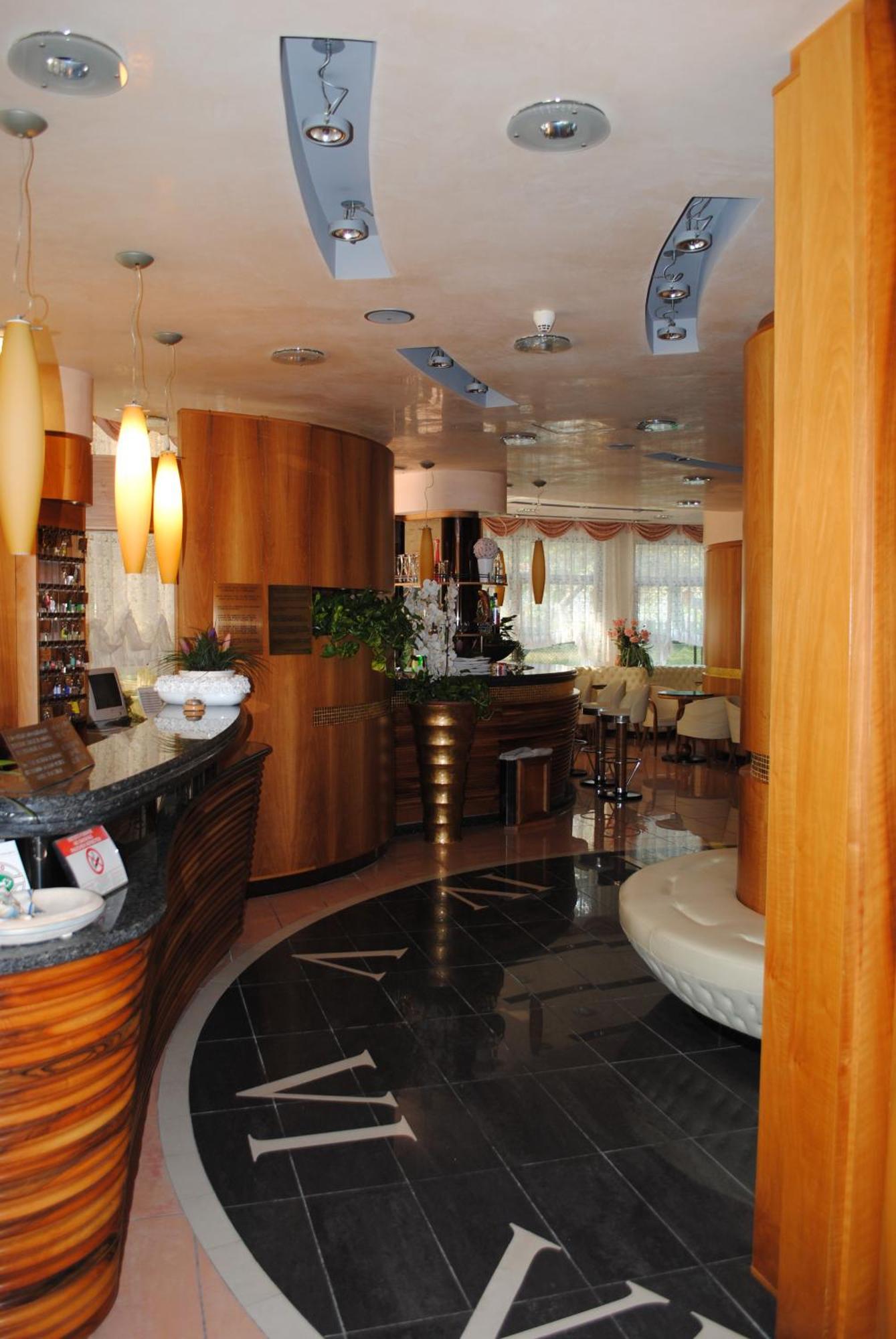 Hotel Franz Бибионе Екстериор снимка