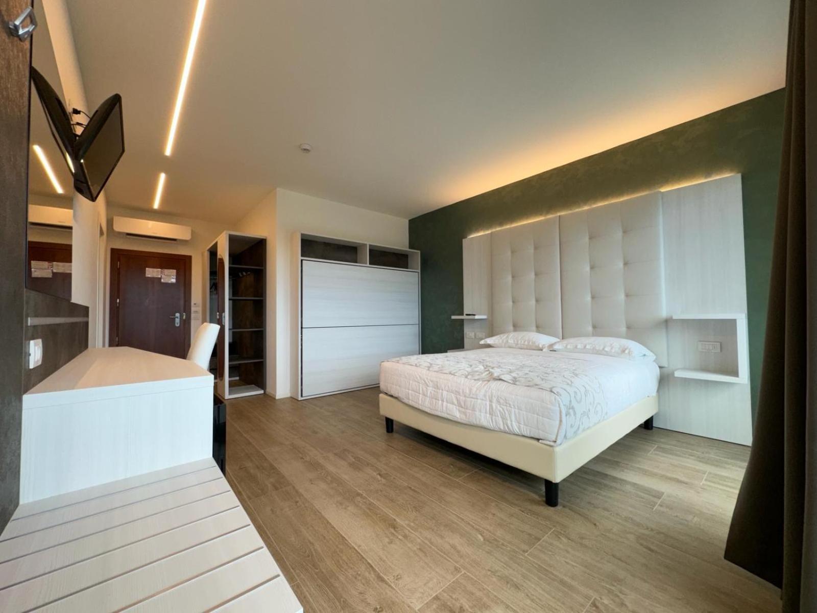 Hotel Franz Бибионе Екстериор снимка