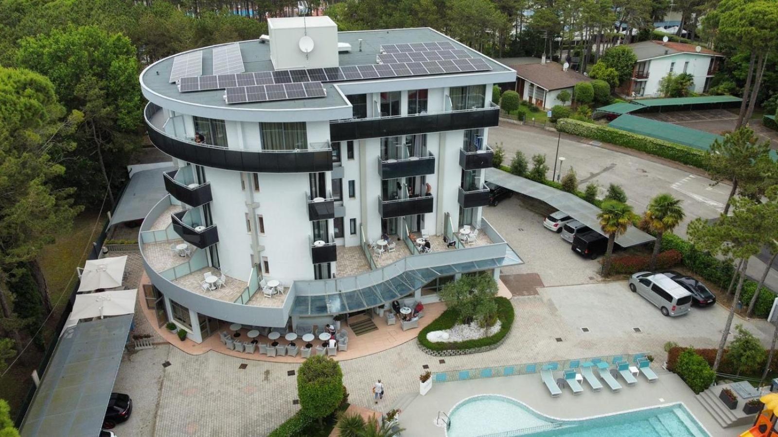 Hotel Franz Бибионе Екстериор снимка