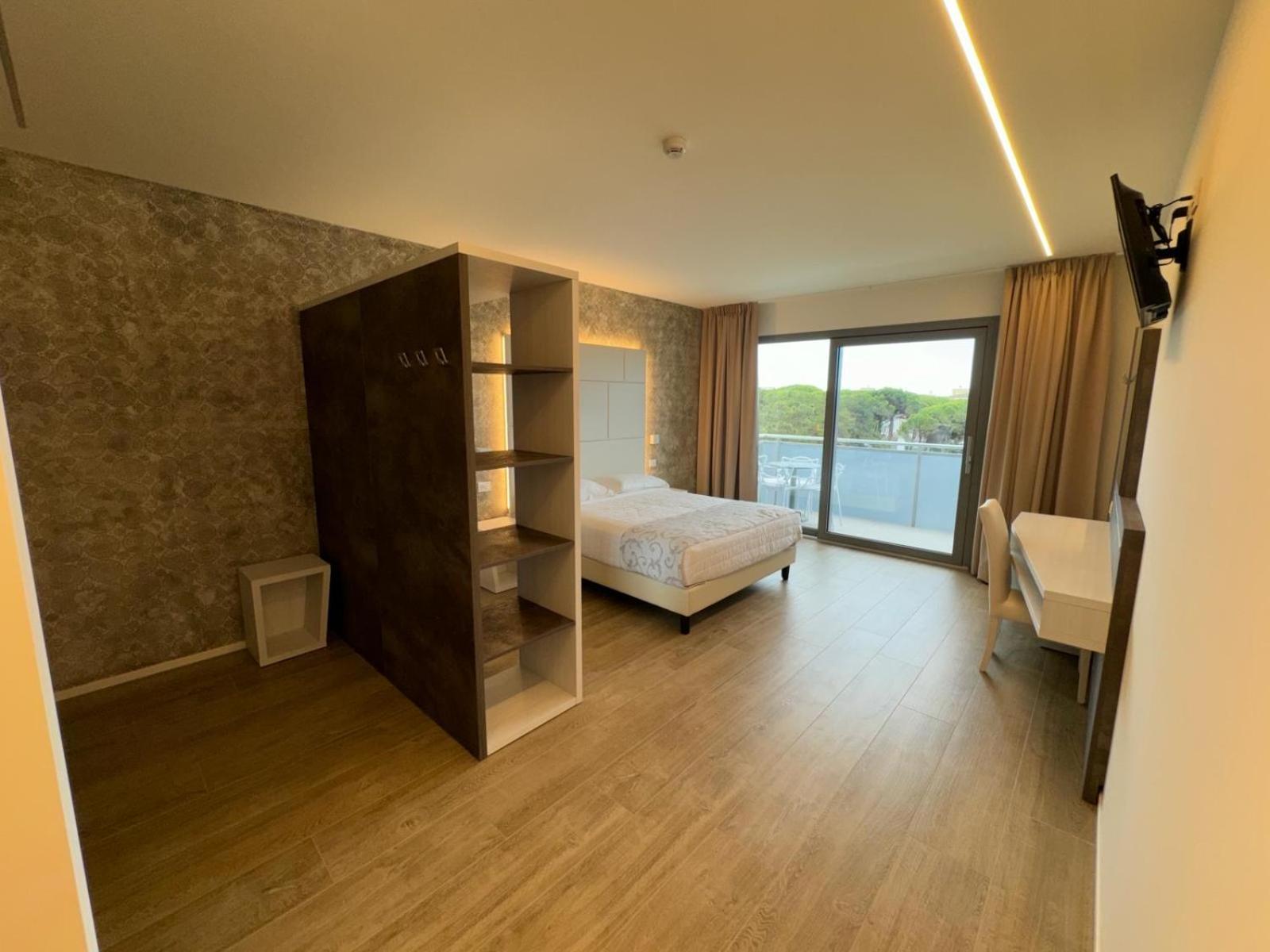 Hotel Franz Бибионе Екстериор снимка