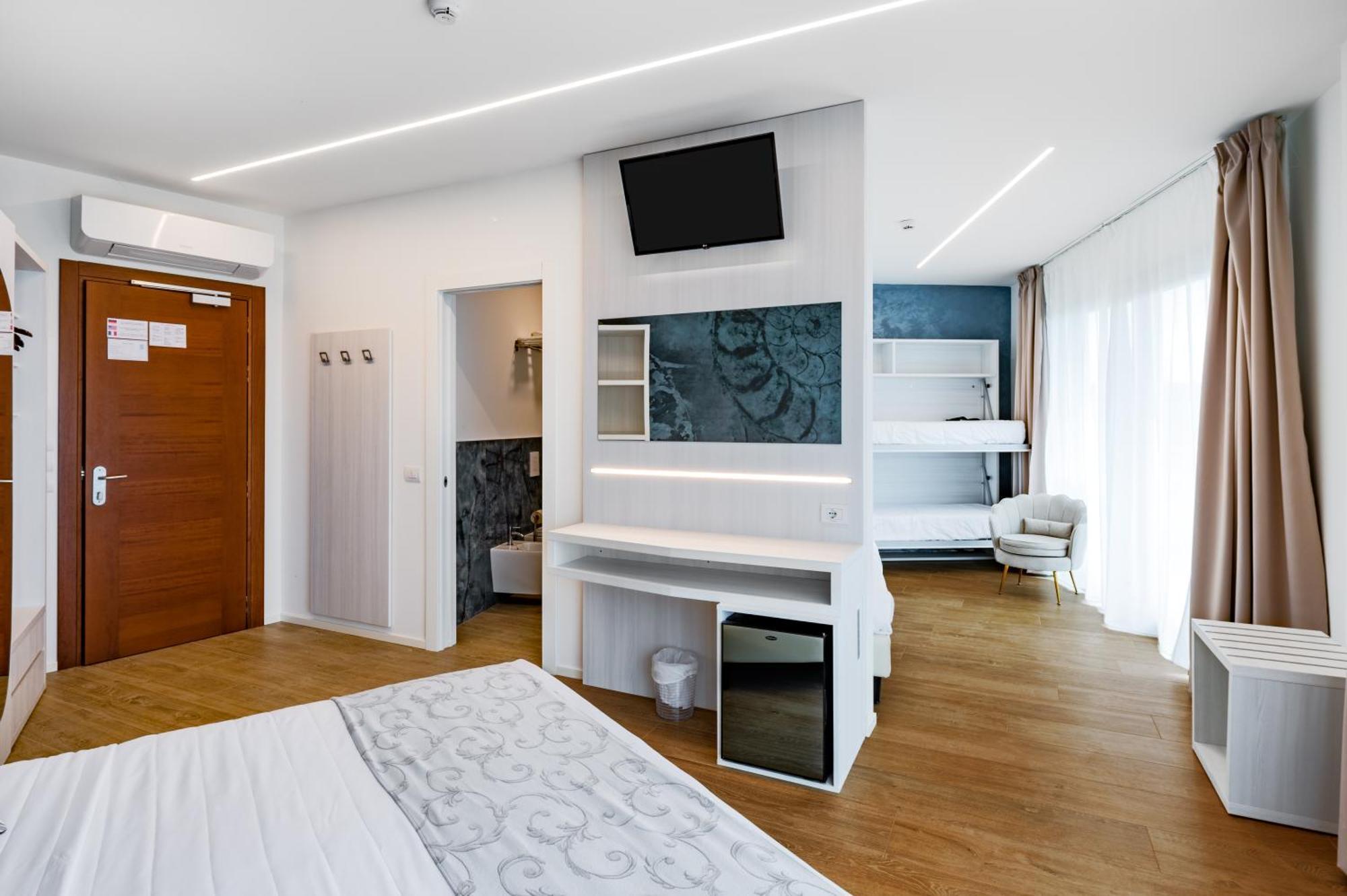 Hotel Franz Бибионе Екстериор снимка