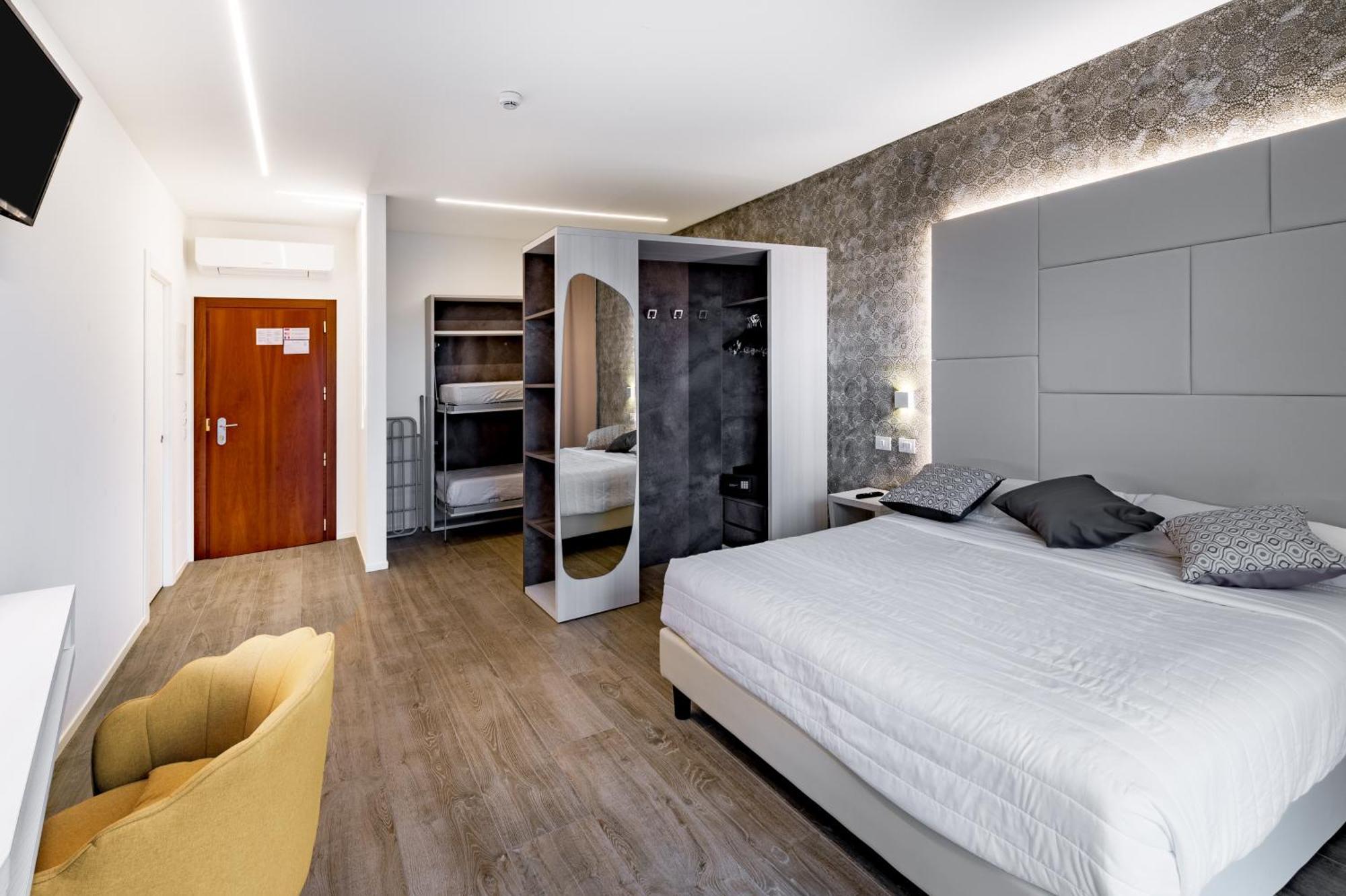Hotel Franz Бибионе Екстериор снимка