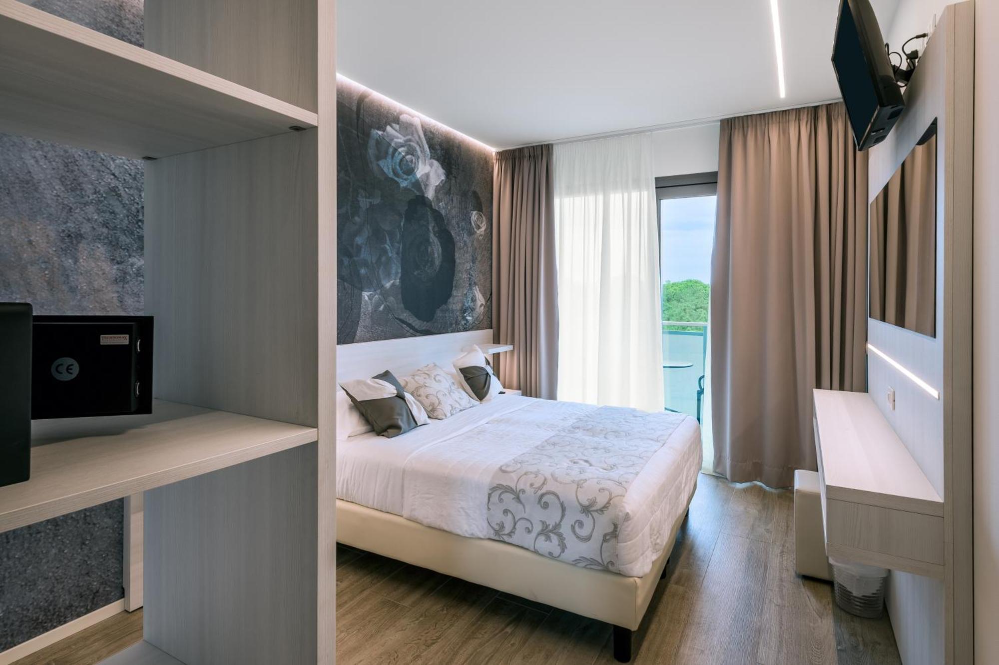 Hotel Franz Бибионе Екстериор снимка