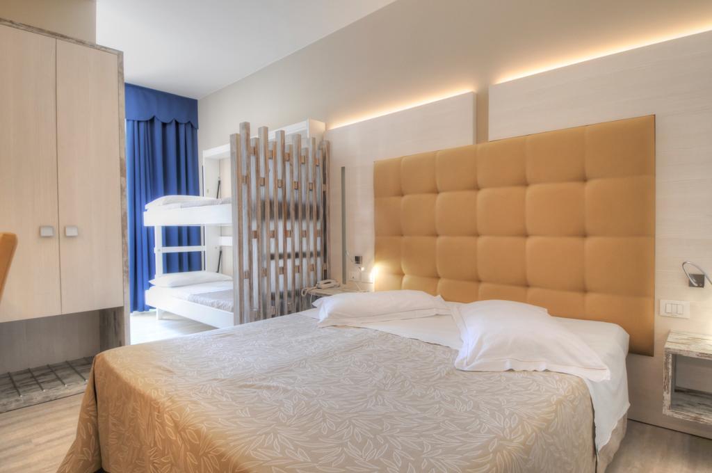 Hotel Franz Бибионе Екстериор снимка