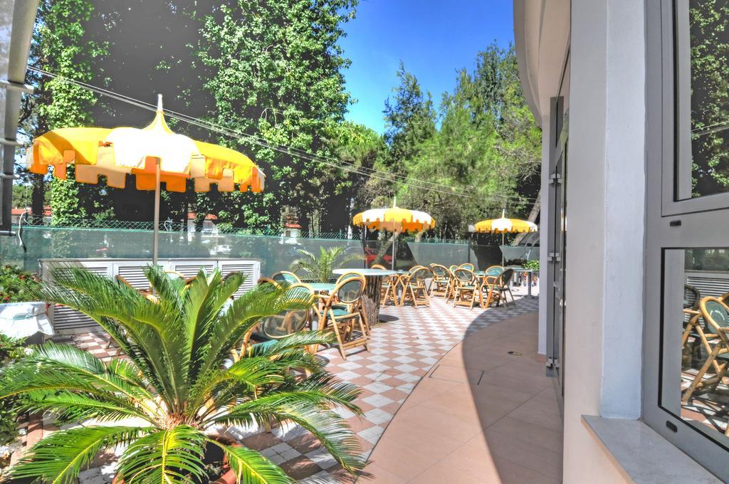 Hotel Franz Бибионе Екстериор снимка